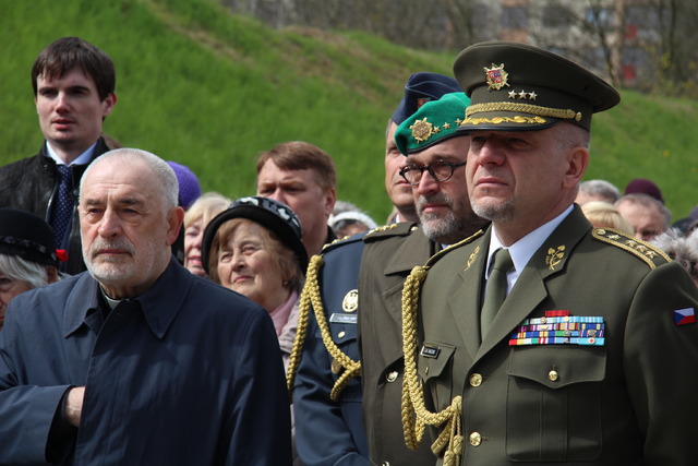 Armádu zastupoval 1.ZNGŠ AČR genpor. Jiří Baloun či ředitel VHÚ plk. Aleš Knížek