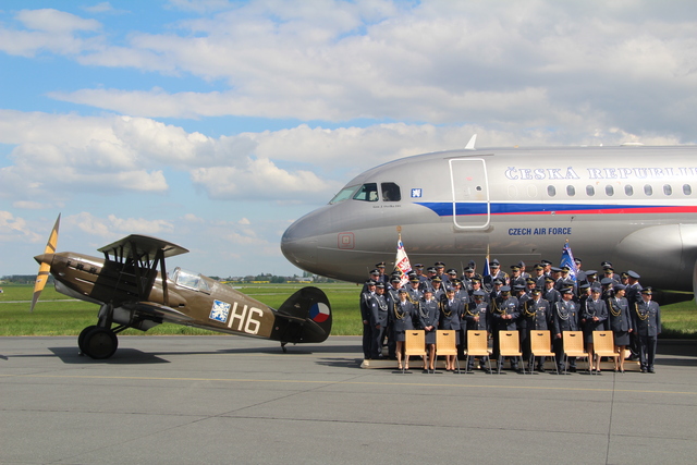 Prezidenta republiky přívítal vedle Airbusu i jeden z unikátních exponátů leteckého muzea