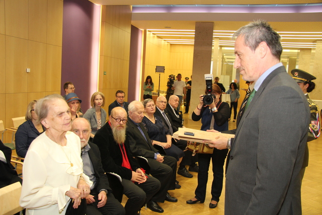 Jiřinu Křížkovou ocenil ministr obrany za aktivity Arcidiecésní pastorační rady a protirežimní texty