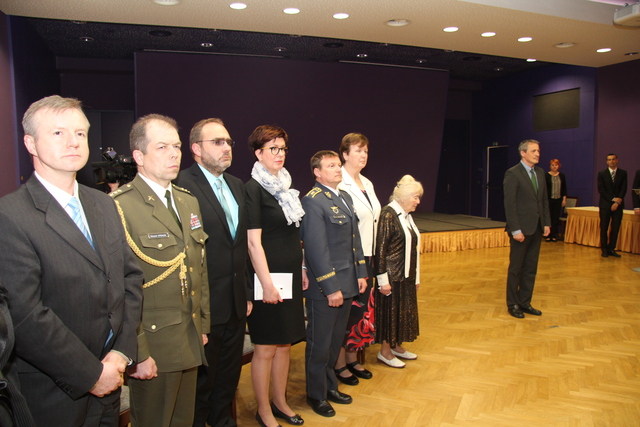 Předávání se vedle zástupců KPV ČR či ÚDV účastnili náměstkyně ministra obrany Alena Netolická a zástupce náčelníka Generálního štábu ředitel Společného operačního centra MO generálmajor Petr Mikulenka