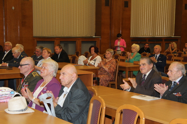 Váleční veteráni v sále