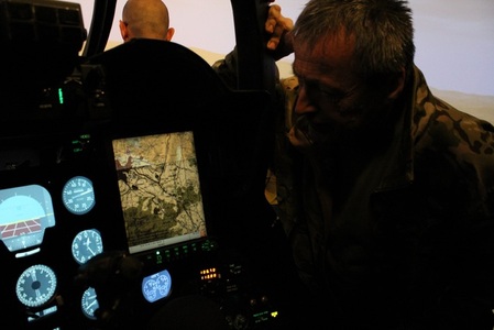 Ministr Stropnický navštívil výcvikové centrum pilotů vrtulníků