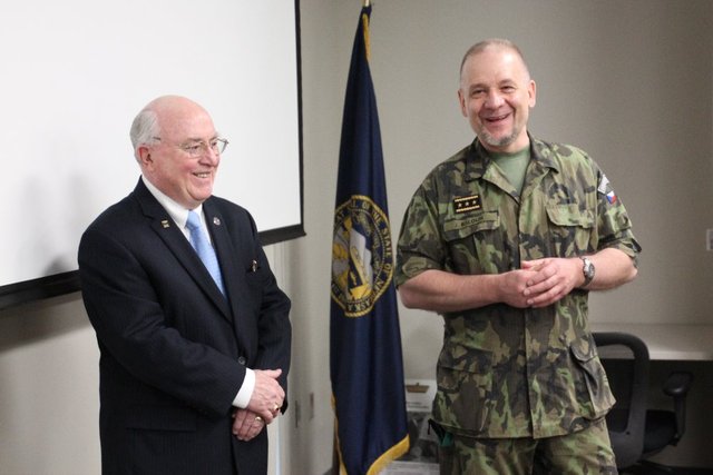 Generál Baloun se setkal se zástupcem guvernéra Nebraské národní gardy.