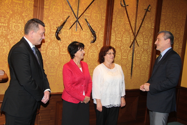 Podpisu Kolektivní smlouvy byl přítomen také státní tajemník MO Petr Vančura