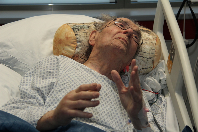 Docent MUDr. major v.v. Strauss se proslavil hlavně jako virolog