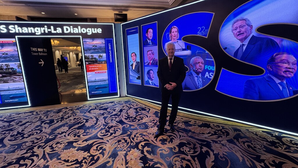 Prestižního summitu IISS Shangri-La Dialogue se Jaromír Zůna zúčastnil Jako historicky první ministr obrany České republiky 