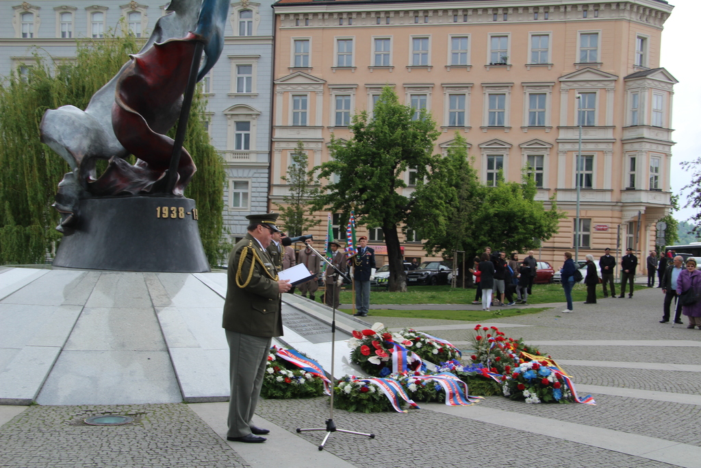 Předseda ČSBS plk. v. v. Jaroslav Vodička varoval před zmírňováním hrozby nacismu, jehož cílem byla likvidace českého národa