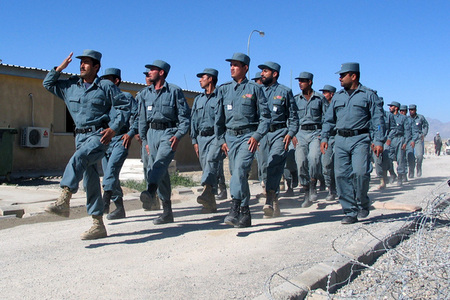 Technika pochodu je u afghánské policie odlišná od té užívané Armádou České republiky