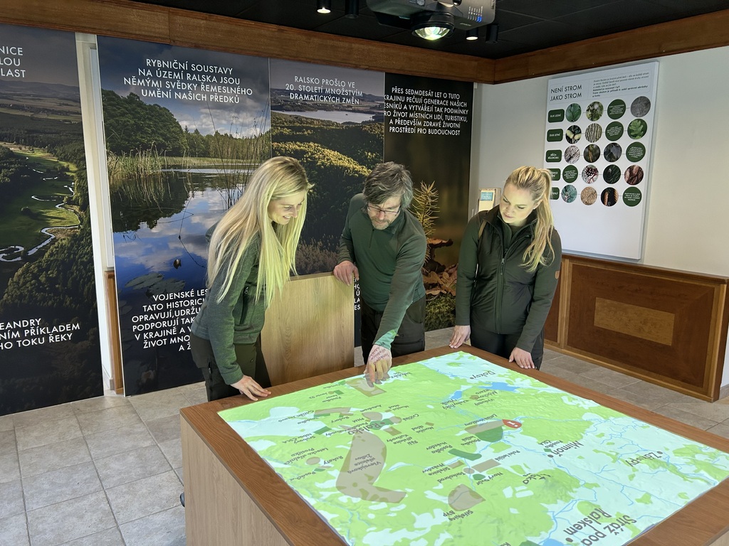 Vojenské lesy a statky lákají turisty 