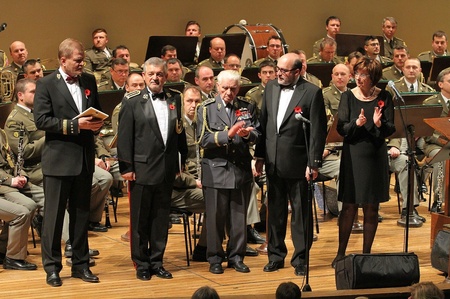 Ze zahájení koncertu pro válečné veterány ve Dvořákově síni pražského Rudolfína