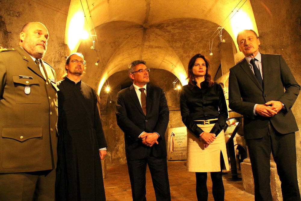 Převzetí správy krypty se společně s ministrem Martinem Stropnickým účastnil ředitel VHÚ plk. Aleš Knížek, zástupce pravoslavné církve otec Václav Ježek, náměstek ministra obrany Tomáš Kuchta a zastupitelka hl. m. Prahy Eliška Kaplicky Fuchsová