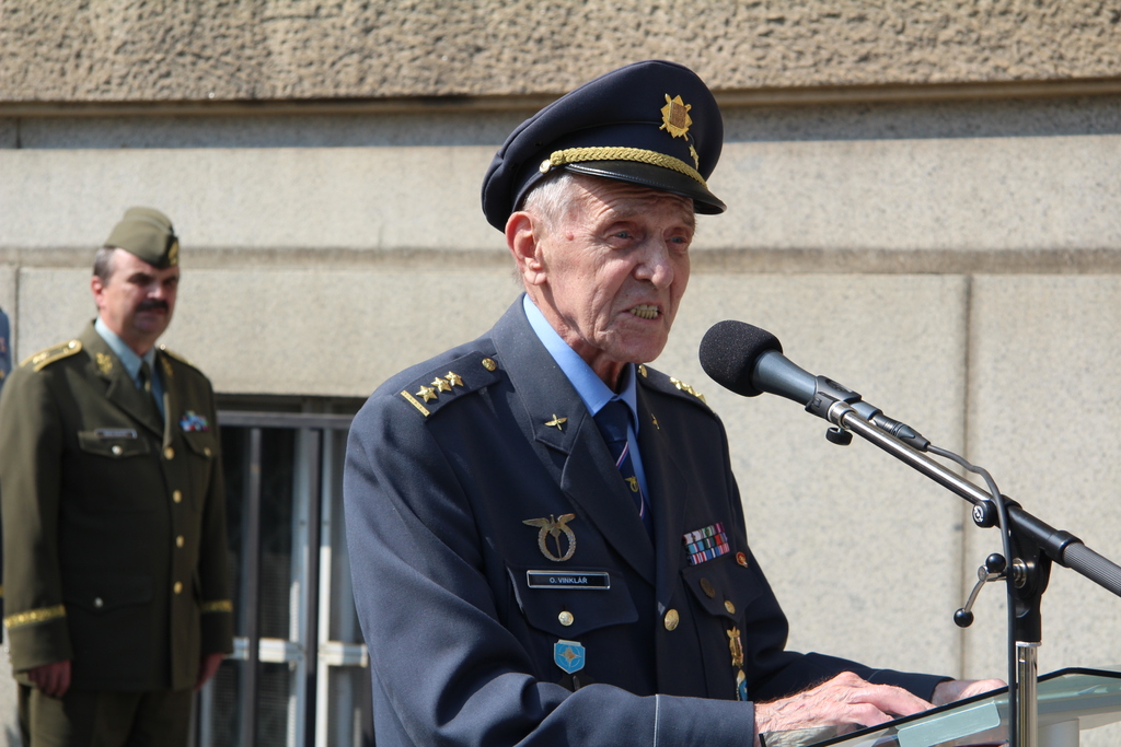 Za Konfederaci politických vězňů ČR vystoupil plk. v.v. Otakar Vinklář