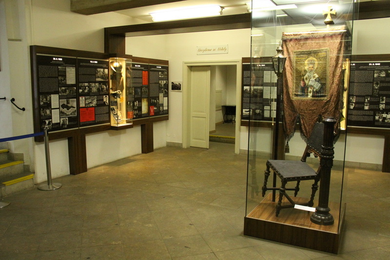 V současnosti je v kryptě instalována expozice, kterou připravil Vojenský historický ústav Praha