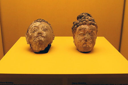 Poklady buddhismu jsou na nové výstavě k vidění i díky českým vojákům