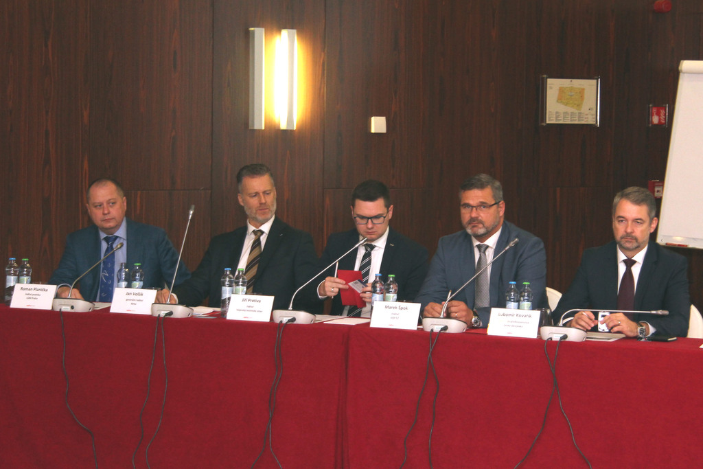 Resortní státní podniky představili ředitelé VOP CZ, VTÚ a LOM PRAHA