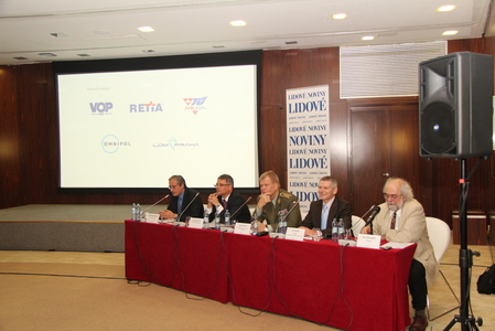 Konferenci moderoval Jan Schneider, redaktor Lidových novin