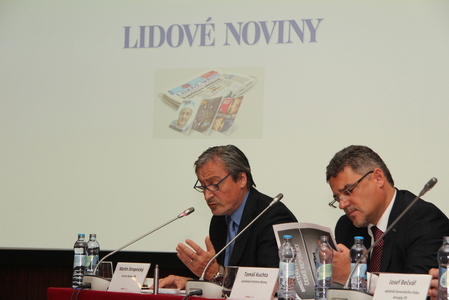 Za klíčový dokument označili ministr Stropnický a jeho náměstek Kuchta Strategii vyzbrojování a podpory rozvoje obranného průmyslu České republiky do roku 2025