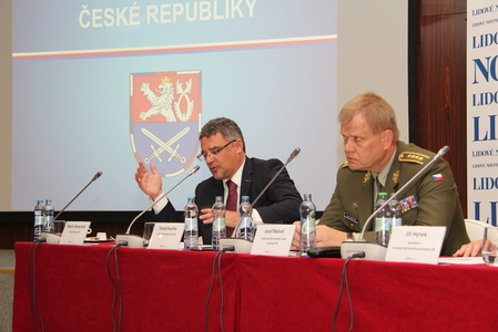 Náměstek Tomáš Kuchta zdůraznil význam státních podniků pro vyzbrojování a údržbu armádní techniky