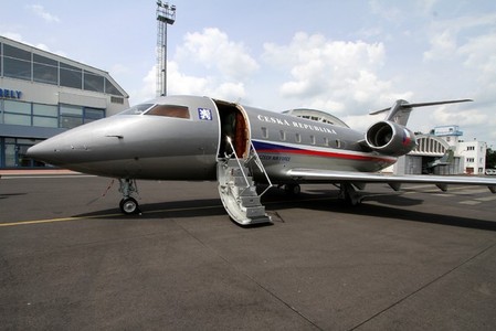 Ke generální opravě letounu CL-601 