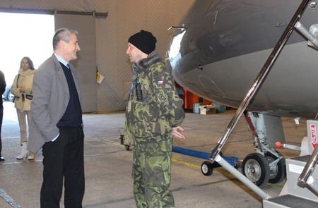 Ministr obrany Martin Stropnický zavítal k letcům do Kbel 