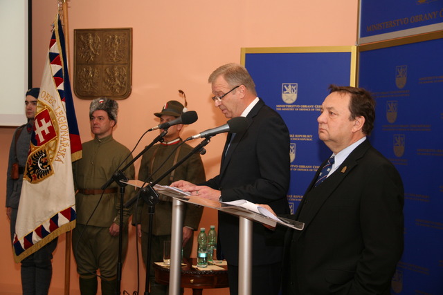 Tisková konference ministra obrany (3)