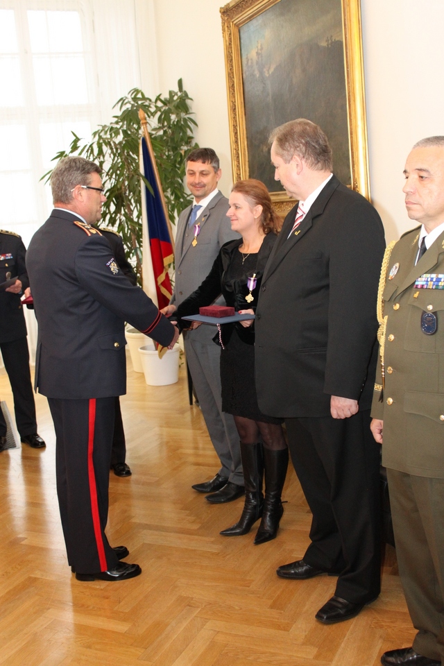 Vyznamenání převzala náměstkyně ministra obrany Lenka Ptáčková Melicharová