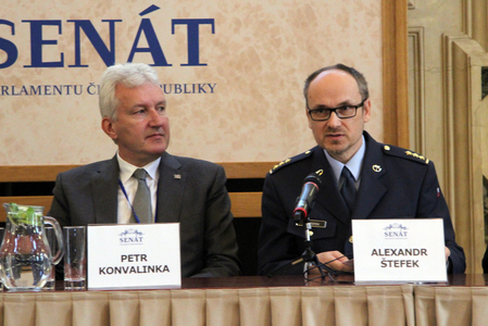 Na konferenci vystoupili prorektor Univerzity obrany plk. gšt. Alexandr Štefek a rektor ČVUT Petr Konvalinka.