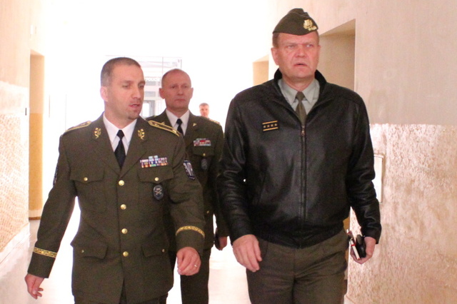 NVP brig. gen. Pavel Kříž, Z NVP plk. gšt. Pavel Chovančík, NGŠ AČR arm. gen. Josef Bečvář (zleva)