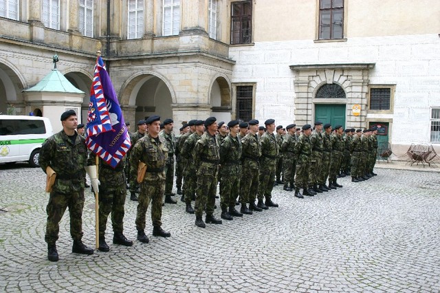 Příslušníci Vojenské policie při slavnostním předání a převzetí funkce velitele Velitelství Vojenské policie Stará Boleslav