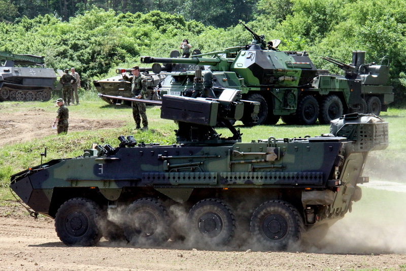 Defilé dělostřelecké techniky - KOT Pandur