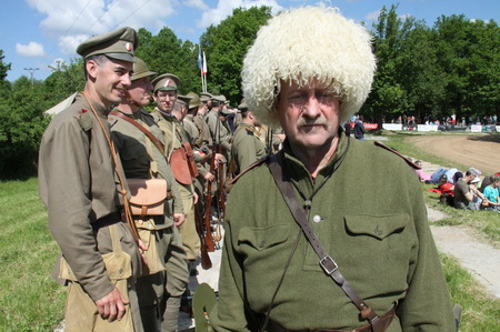 Dělostřelecké salvy zahájily 22. sezónu Vojenského muzea v Lešanech