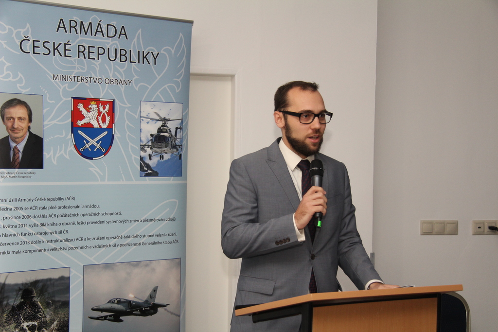Ředitel odboru průmyslové spolupráce Tomáš Kopečný přivítal velkou účast ze strany českých firem, vysokých škol i státní správy