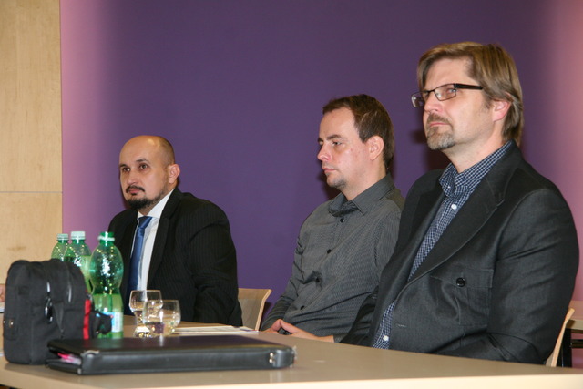 Mezi hosty zavítali i válečni veteráni Stanislav Kovář (vpravo) a Radim Chrást (úplně vlevo)