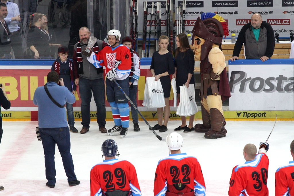 Když v pauze porazili výběr policistů z Plzeňského a Karlovarského kraje 1:0