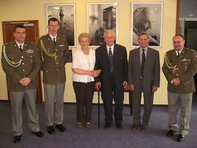 Den ozbrojených sil si připomněli i v zahraničí