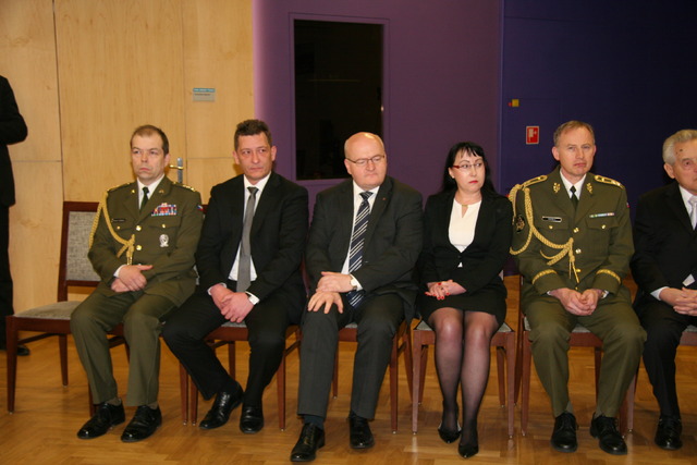 Aktu předávání osvědčení se účastnil také ministr kultury Daniel Herman, státní tajemník Petr Vančura, ředitel odboru pro válečné veterány Eduard Stehlík a náměstkyně ředitele ÚDV Eva Michálková