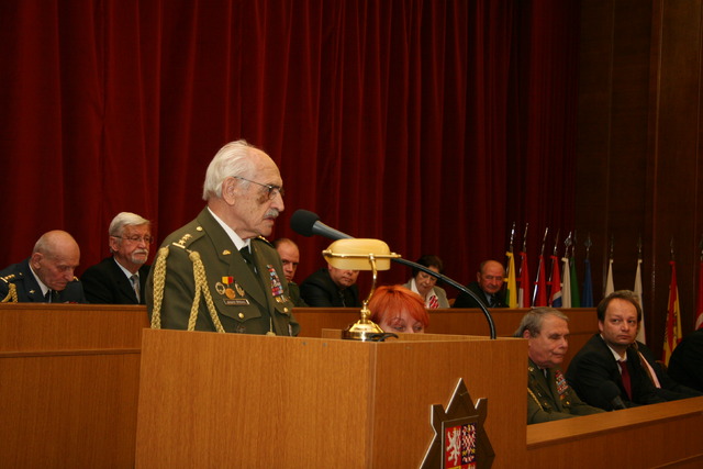 Předseda historické skupiny Českého národního povstání a místopředseda ČSBS Antonín Štícha připomněl, že pražskému povstání předcházelo vystoupení v Přerově a dalších českých zemích