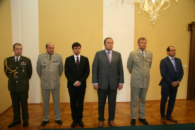 Ceremoniálu se účastnil i náčelník generálního štábu generálporučík Josef Bečvář a náměstci ministra obrany Jiří Borovec a Roman Molík