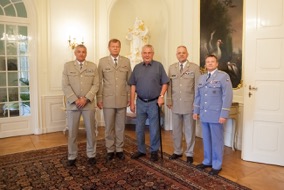 Prezident republiky se dnes sešel v Lánech s náčelníkem Generálního štábu AČR a jeho zástupci