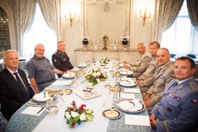 Prezident republiky se dnes sešel v Lánech s náčelníkem Generálního štábu AČR a jeho zástupci