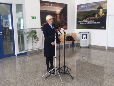 Na tiskové konferenci na kbelském letišti před odletem do Mnichova