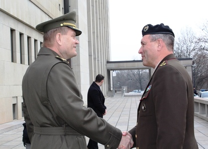  Náčelník GŠ AČR armádní generál Josef Bečvář přivítal generálporučíka Leonīdse Kalniņše