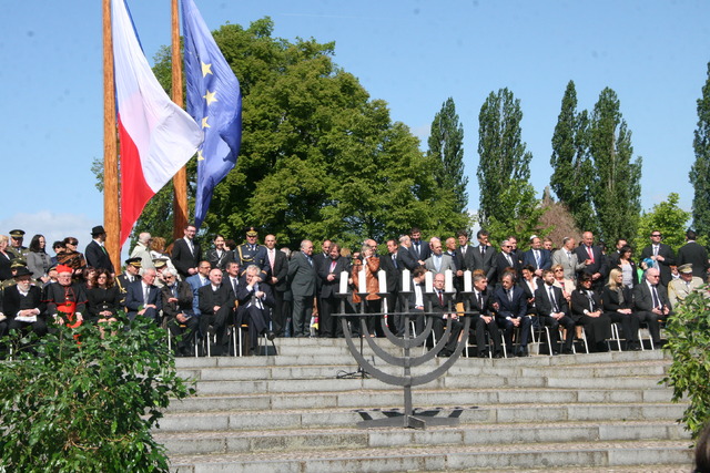 Čestní hosté během pietního aktu