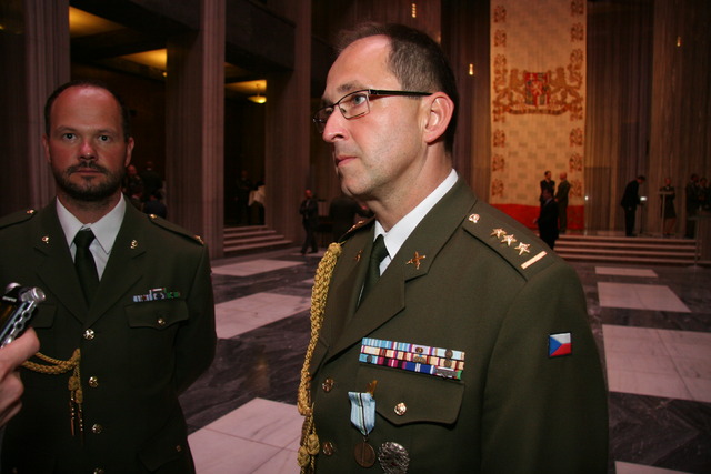 10. úkolové uskupení velel plukovník Vratislav Beran (vpravo) 