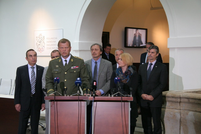 Jednání výboru se účastnil i náčelník generálního štábu genpor. Josef Bečvář