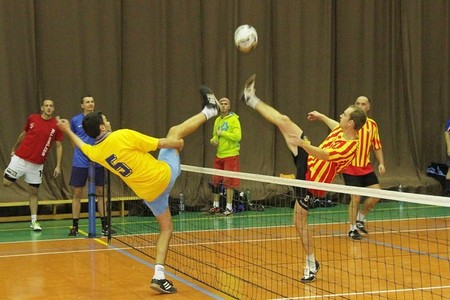 Kdo výš, kdo dál… O podobné, téměř gymnastické prvky nabyla při jednotlivých setech nouze