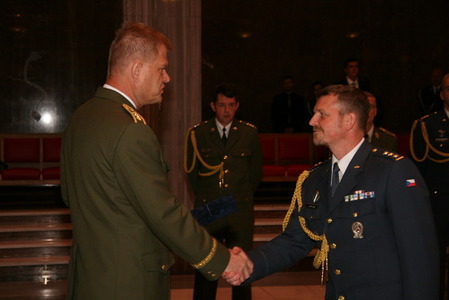 Generál Bečvář jmenoval na Vítkově nové plukovníky