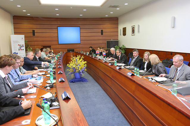 Z diskusního panelu k problematice snižování korupčních rizik v obranných sektorech členských států NATO a partnerských zemí se zaměřením na podmínky ČR