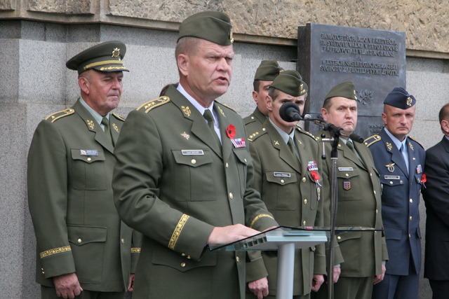 Náčelník generálního štábu genpor. Josef Bečvář v úvodním projevu uvítal, že výstava propojuje novodobé válečné veterány s legionářskými tradicemi
