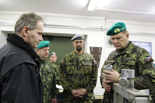 Týniště nad Orlicí: Pracovníci centra provádějí technické zkoušky pro prodlužování životnosti munice.